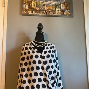 INC polka dot print, Pre-owned in great condition size 14
Long sleeve blouse